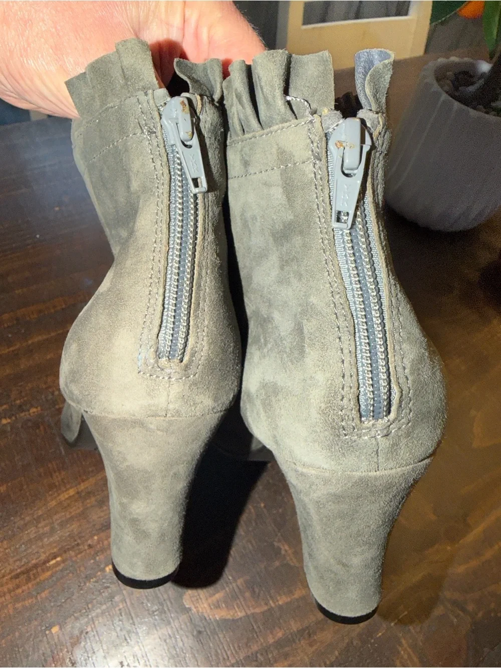 AEROSOLES Olive Gray Suede Ruffled Ankle Boots SZ 10